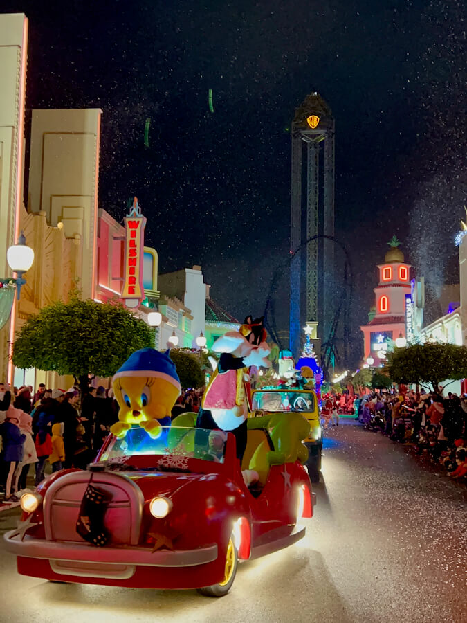 Looney Tunes en la Cabalgata de navidad de Parque Warner - Superstars of Christmas Parade