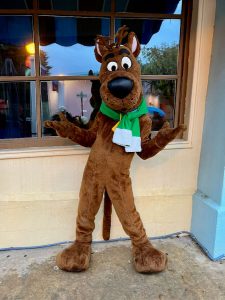 Scooby Doo vestido de Navidad - personaje Parque Warner
