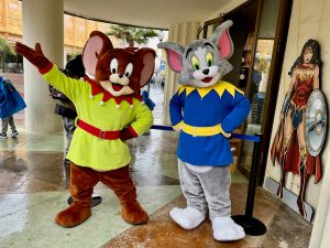 Tom y Jerry vestidos de Navidad - personajes Parque Warner