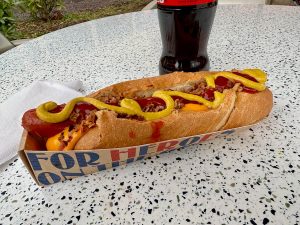 The Incredible Hot Dog - Fan-Tastic Food Truck Avengers Campus Disneyland Paris