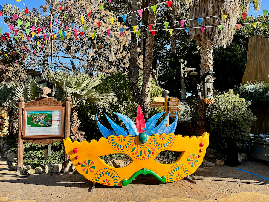 Antifaz decorado de Carnaval en México de PortAventura