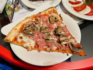 Pit-Lane Ferrai Land - Pizza Prosciutto Funghi