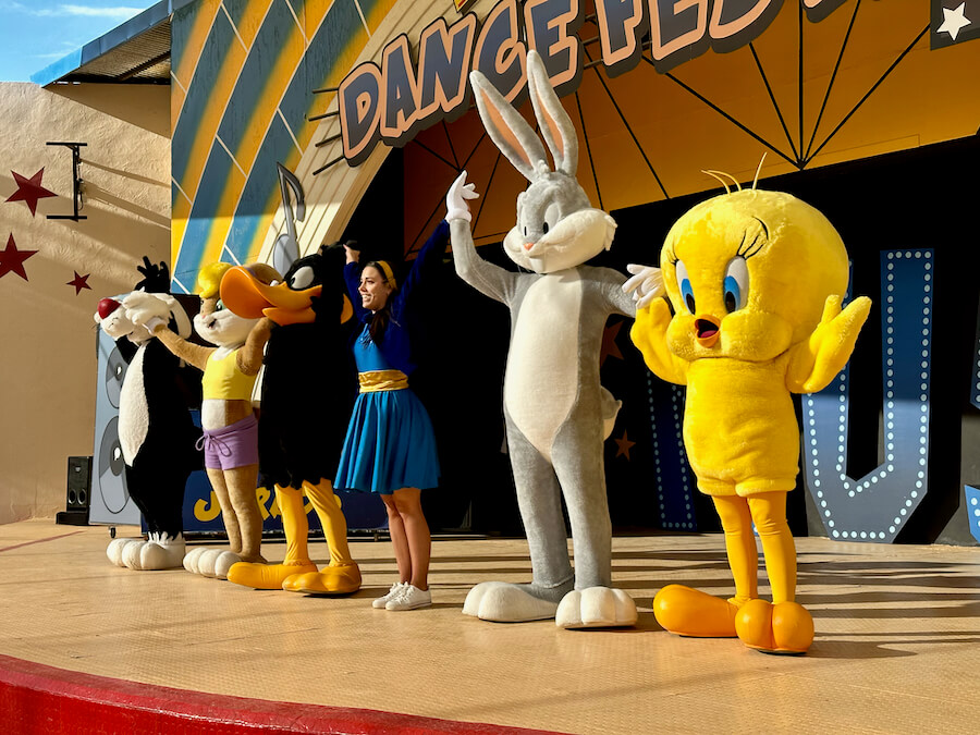 Espectáculo Looney Tunes Dance Festival Stars Edition en Parque Warner