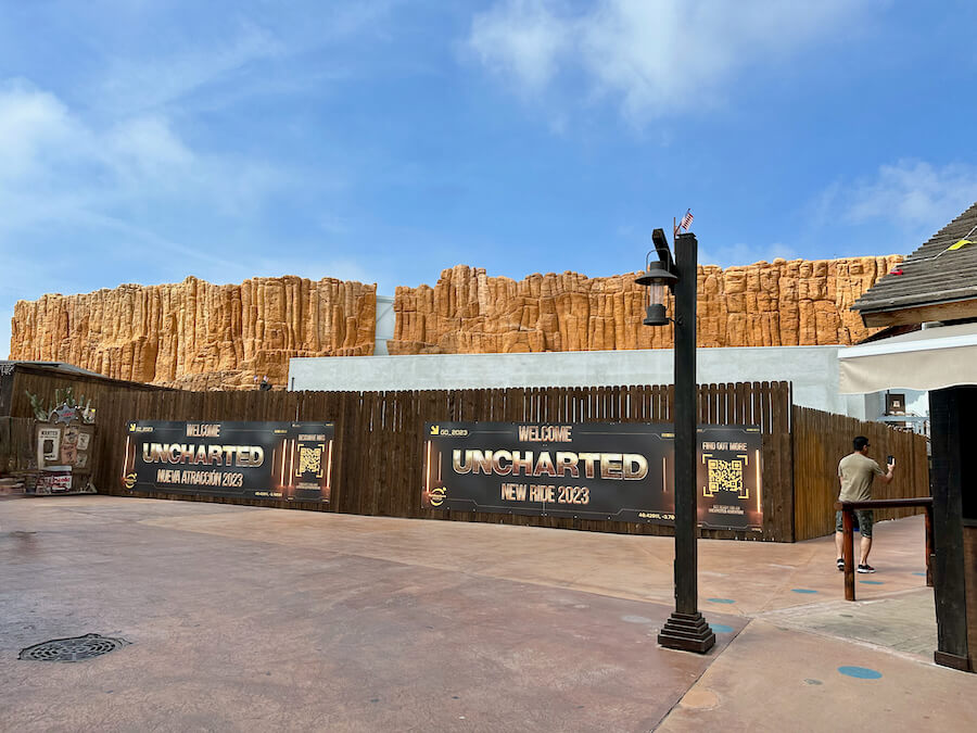 Obras de la nueva atracción Uncharted 2023 de PortAventura en abril de 2023