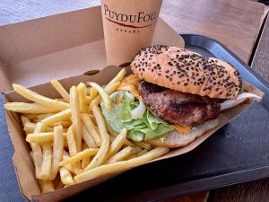 Hamburguesa de ternera en restaurantes de Puy du Fou España 2023