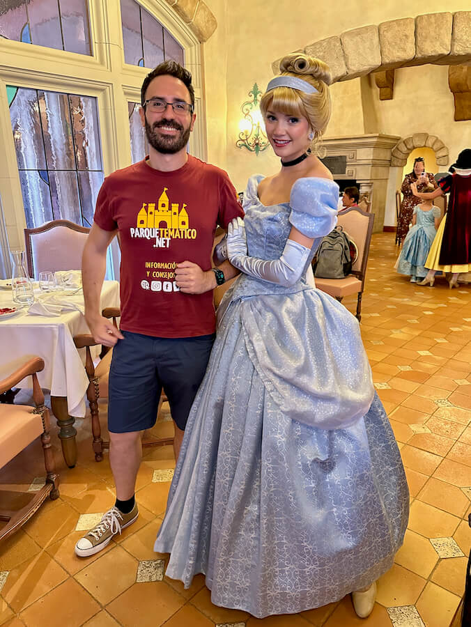 Cena con princesas en Auberge de Cendrillon de Disneyland Paris