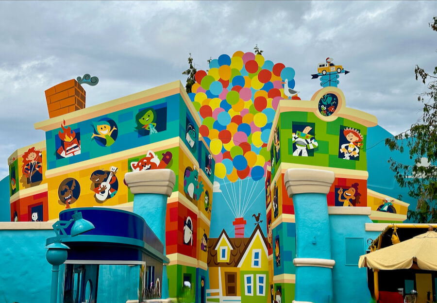Nueva decoración encuentros con personajes Worlds of Pixar Disneyland Paris