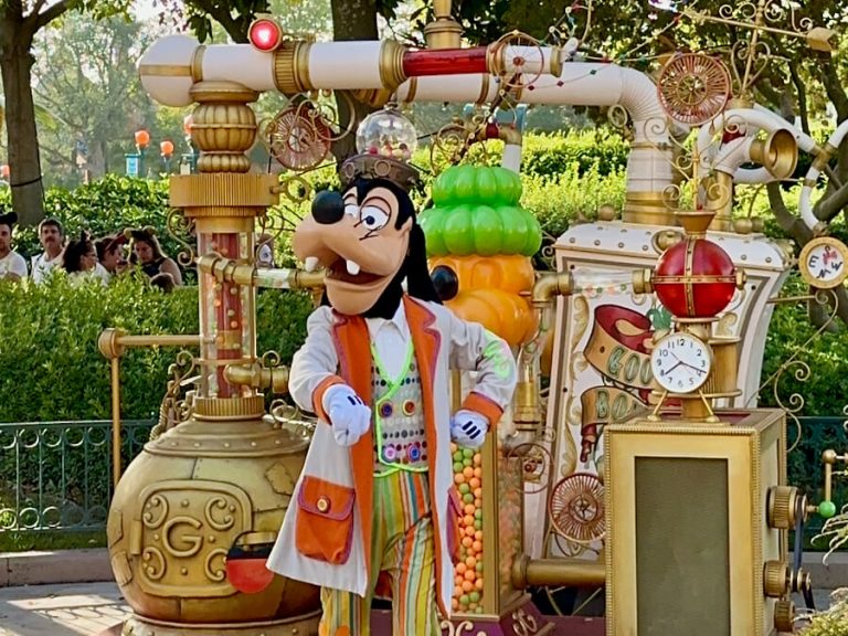 Goofy y su fábrica de caramelos - Personajes Halloween Disneyland Paris