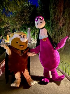 Pablo y Dino de los Picapiedra - Personajes Halloween Parque Warner