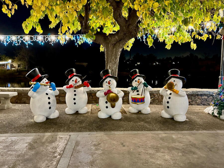 Banda de muñecos de nieve - decoración navidad PortAventura