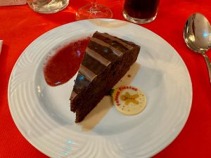 Tarta chocolateada - La Posada de los Gnomos - Navidad PortAventura