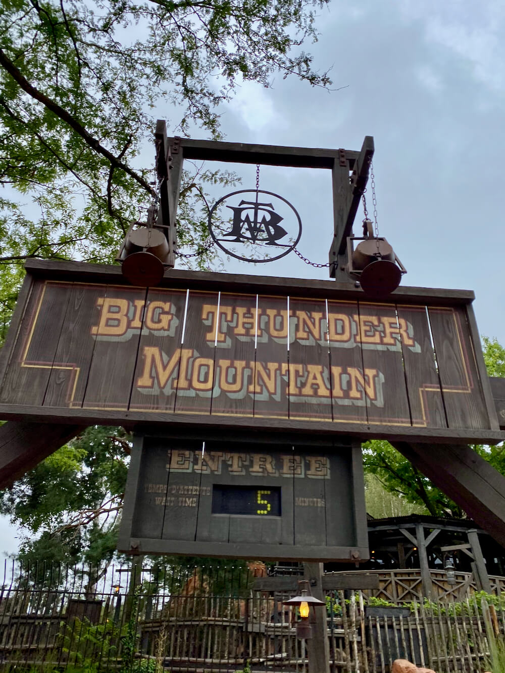 Cartel de 5 minutos de espera en Big Thunder Mountain de Disneyland Paris