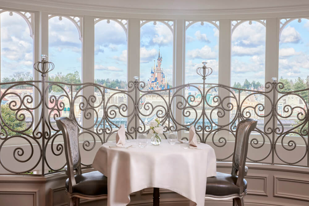 Castle Club Lounge - Disneyland Hotel - Disneyland Paris