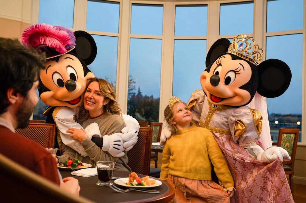 Mickey y Minnie en el buffet libre The Royal Banquet - Disneyland Hotel - Disneyland Paris