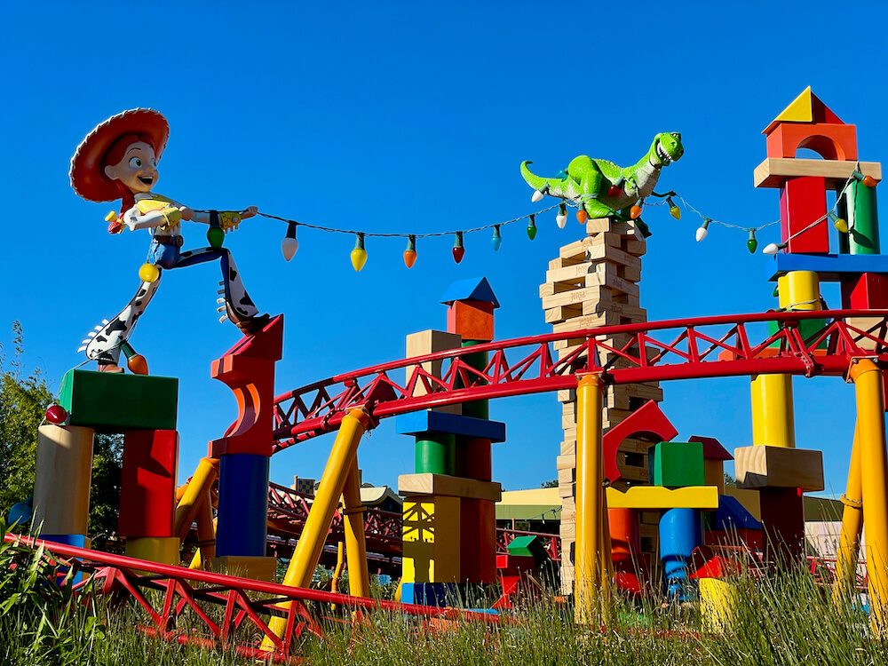 Personajes de Toy Story en Slinky Dog Dash de Disney Hollywood Studios
