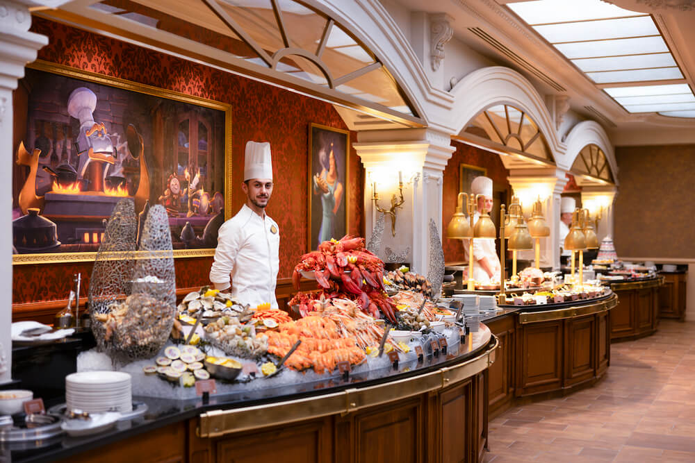 Restaurante buffet libre con personajes The Royal Banquet - Disneyland Hotel - Disneyland Paris