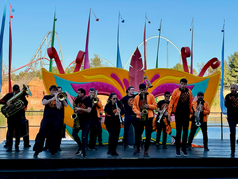 Bandarra Street Orkestra en Carnaval de PortAventura