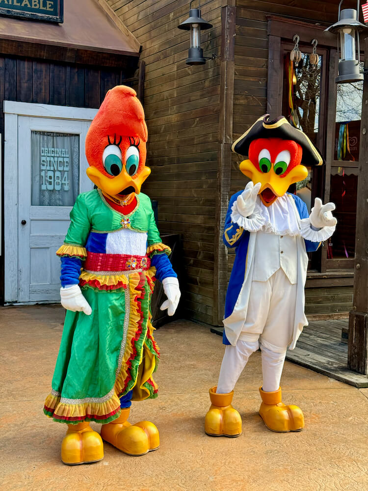 Woody y Winnie disfrazados PortAventura Carnaval