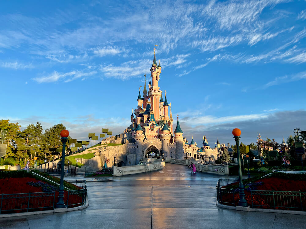 El Castillo de Disneyland Paris sin gente durante Extra Magic Time
