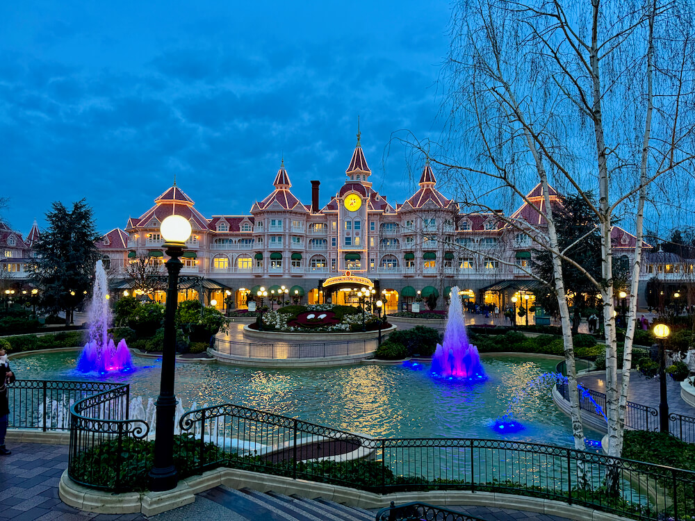 Entrada al Parque Disneyland en Disneyland Paris durante el Extra Magic Time