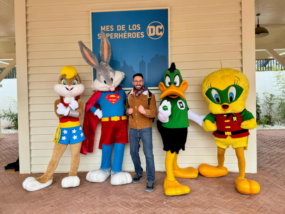 Looney Tunes en el Mes de los Superhéroes de Parque Warner