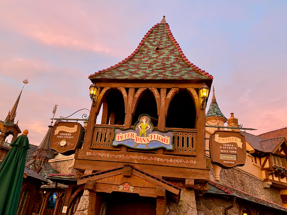 Peter Pan's Flight en Disneyland Paris al amanecer