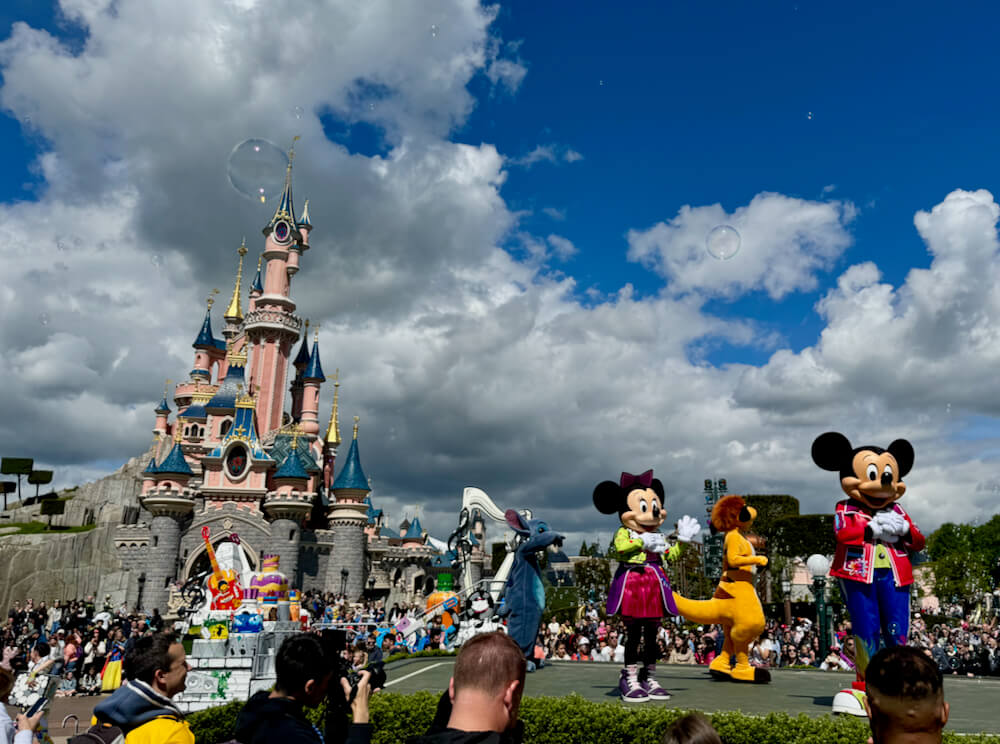 Espectáculo de día A Million Splashes of Color en Disneyland Paris